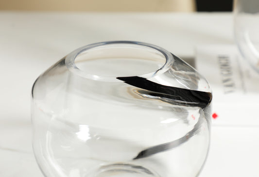 One line, endless elegance I Vase (Small)
