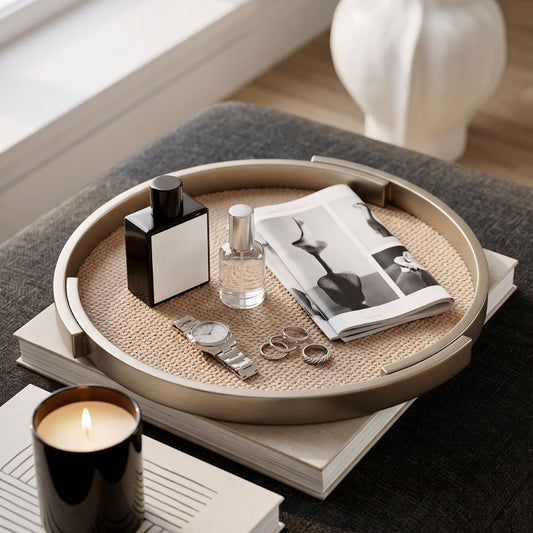 Round, refined and ready to serve I Tray