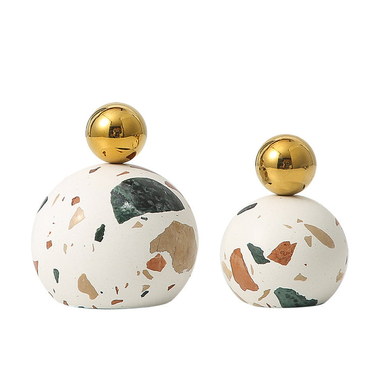 A set of two spheres, one seamless design