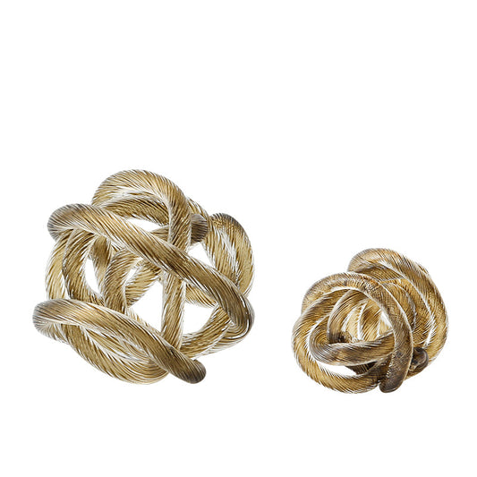 Two sizes, of bold and delicate beauty I Styling pieces