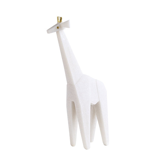 Standing tall in timeless beauty I Styling piece