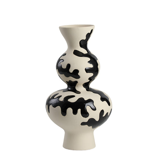 Daring, dramatic and effortlessly chic I Vase