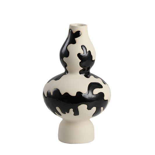 A fusion of boldness and craftsmanship I Vase