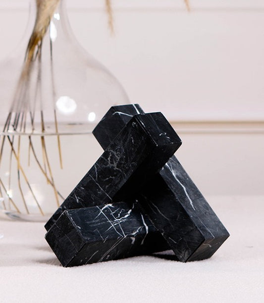 Black bold lines, modern vibes I Styling piece
