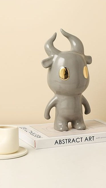 This soaring bull takes strength to new heights I Styling piece