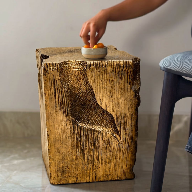 Gold accent I Table