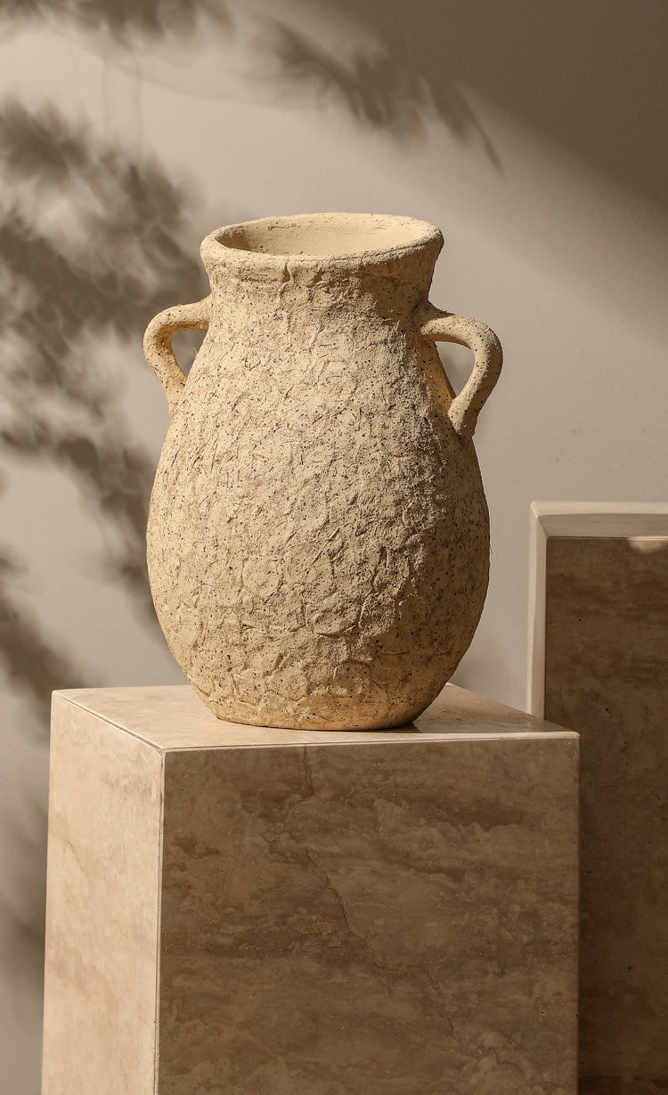 Handcrafted to bring warmth to your space I Pot