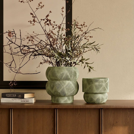 Sculpted green presence (Small) I Pot