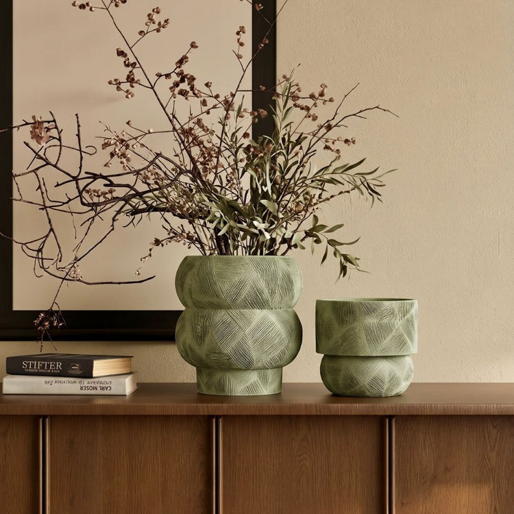 Sculpted green presence (Large) I Pot