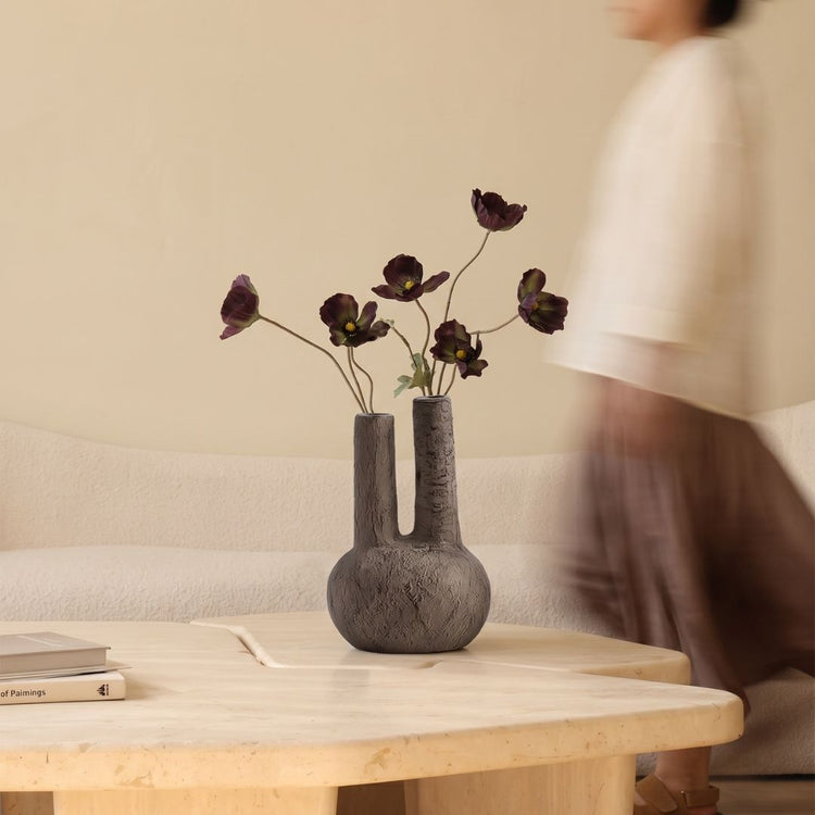Graceful form, enlightened beauty I Vase