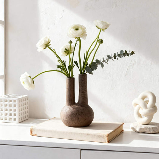 Graceful form, enlightened beauty I Vase