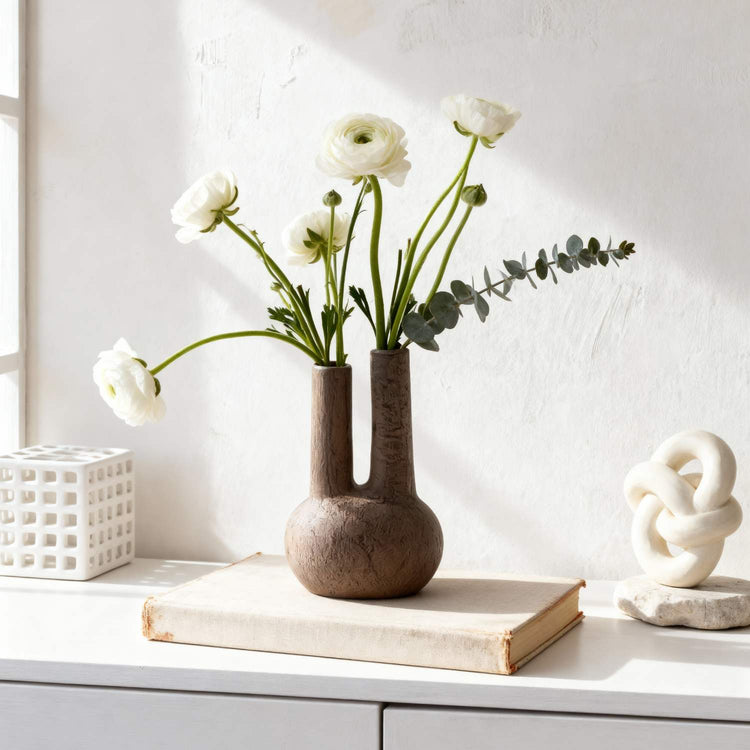 Graceful form, enlightened beauty I Vase