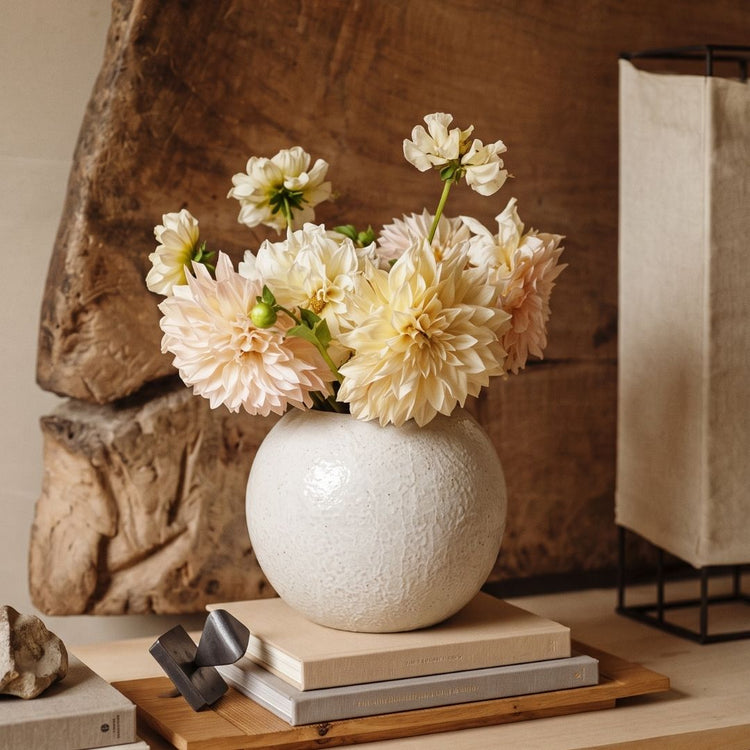 Minimal rounded form I Vase
