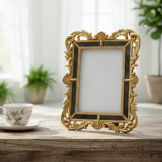 Vintage gold display I Picture frame