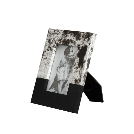 Fur-inspired luxury to frame your memories - black