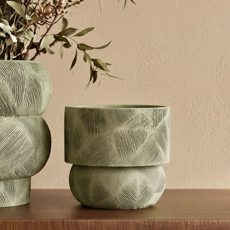 Sculpted green presence (Small) I Pot