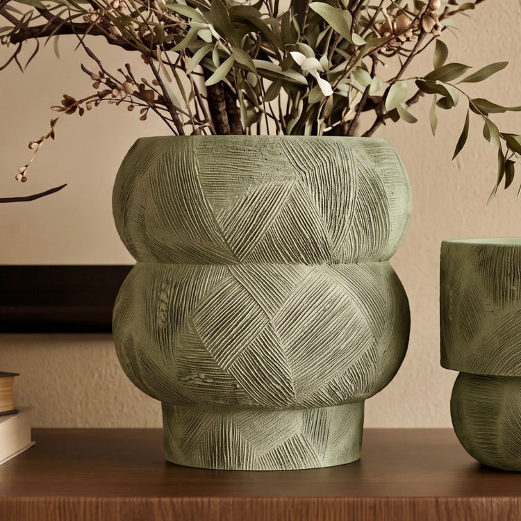 Sculpted green presence (Large) I Pot