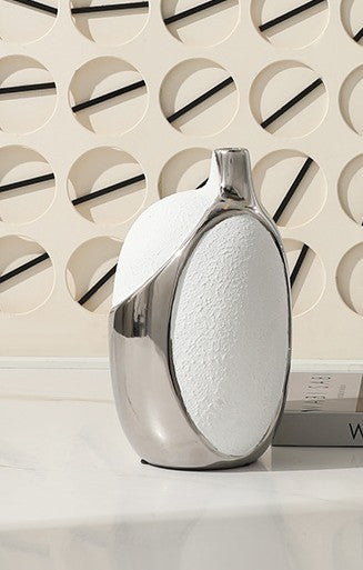 Oval for a modern touch I Vase
