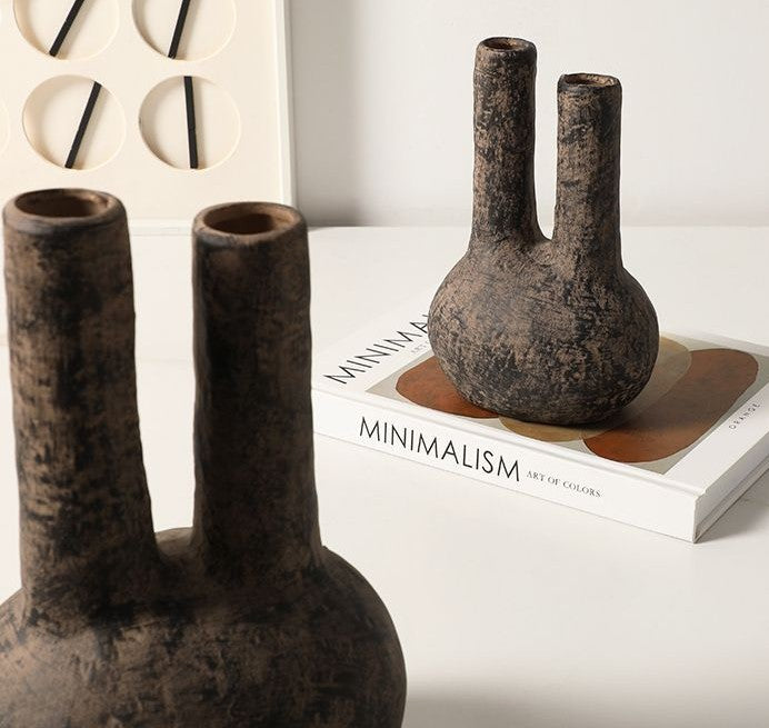 Graceful form, enlightened beauty I Vase
